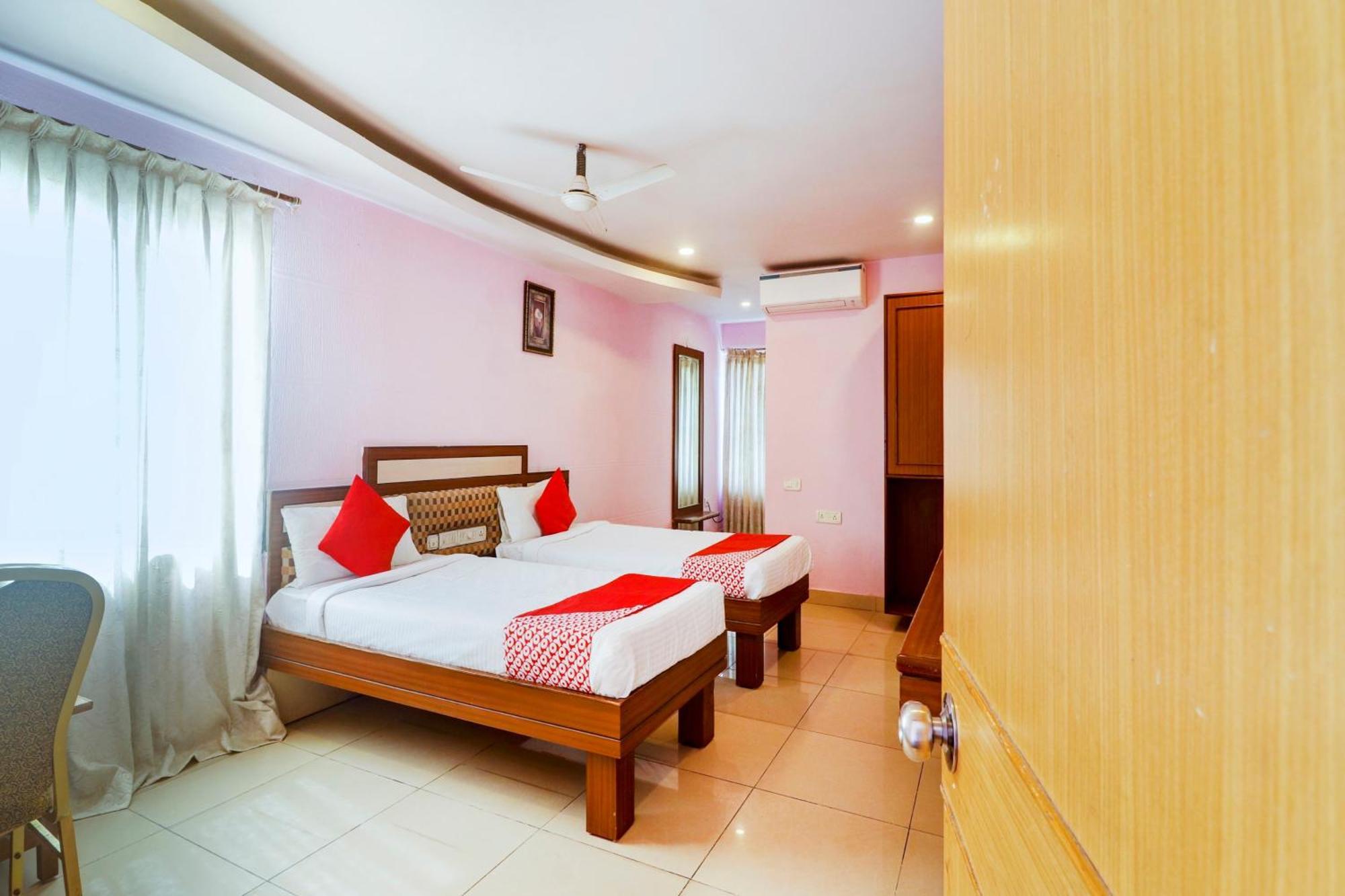 Super Collection O 77115 Vaishnavi Palace حيدر أباد المظهر الخارجي الصورة