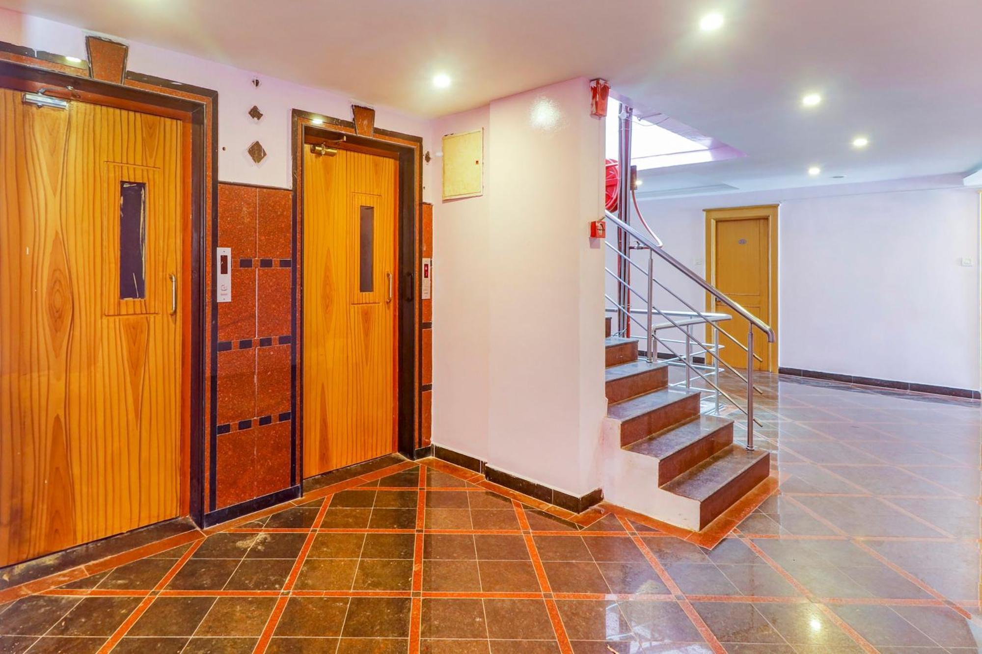 Super Collection O 77115 Vaishnavi Palace حيدر أباد المظهر الخارجي الصورة